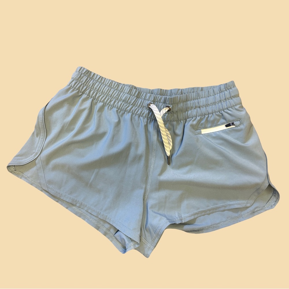 Vuori Clementine 2.5” Shorts